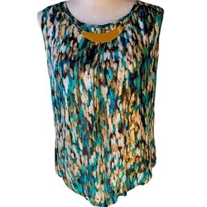 Roz and Ali ladies sleeveless NWT short sleeve blouse with necklace (removable)